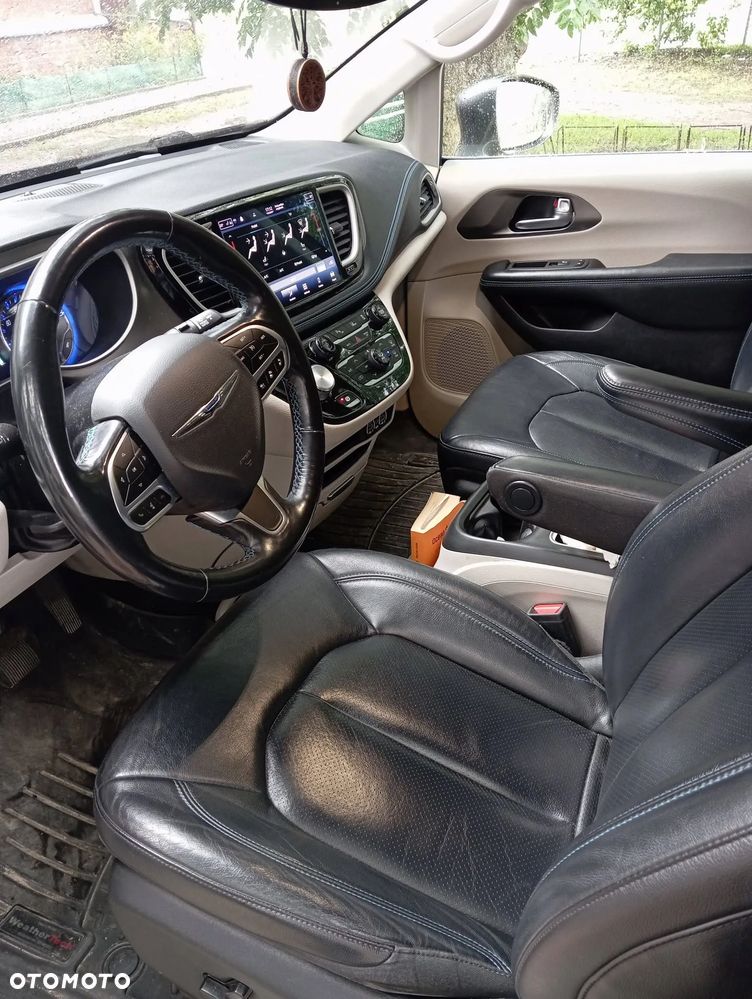 Chrysler Pacifica - 12
