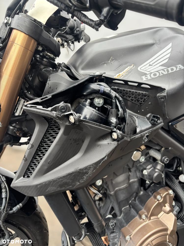 Honda CB - 12