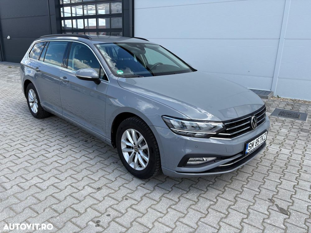 Volkswagen Passat - 1
