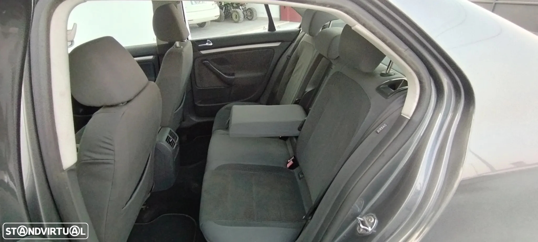 VW Jetta 1.9 TDi BlueM. Confortline - 24