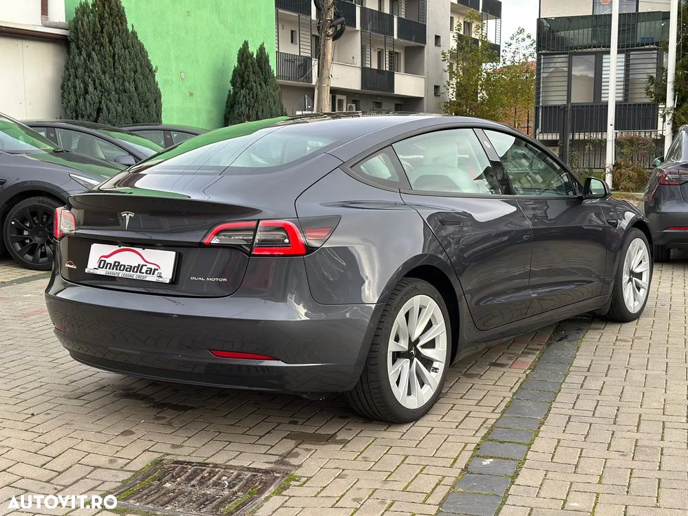 Tesla Model 3 - 4