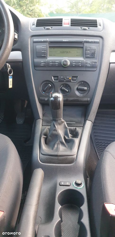 Skoda Octavia 1.6 Ambiente - 16