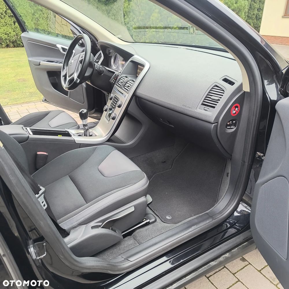 Volvo XC 60 DRIVe R Design - 6