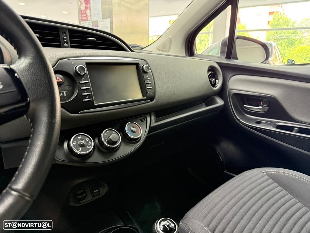 Toyota Yaris 1.0 VVT-i Exclusive - 29