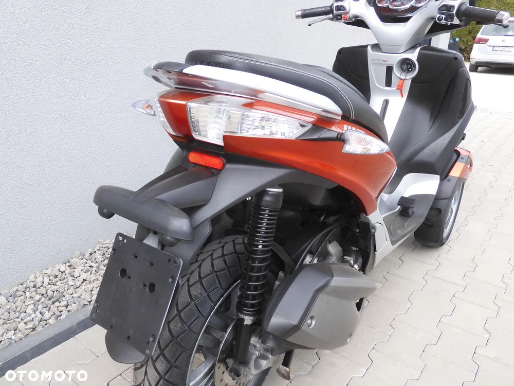 Piaggio MP-3 - 12