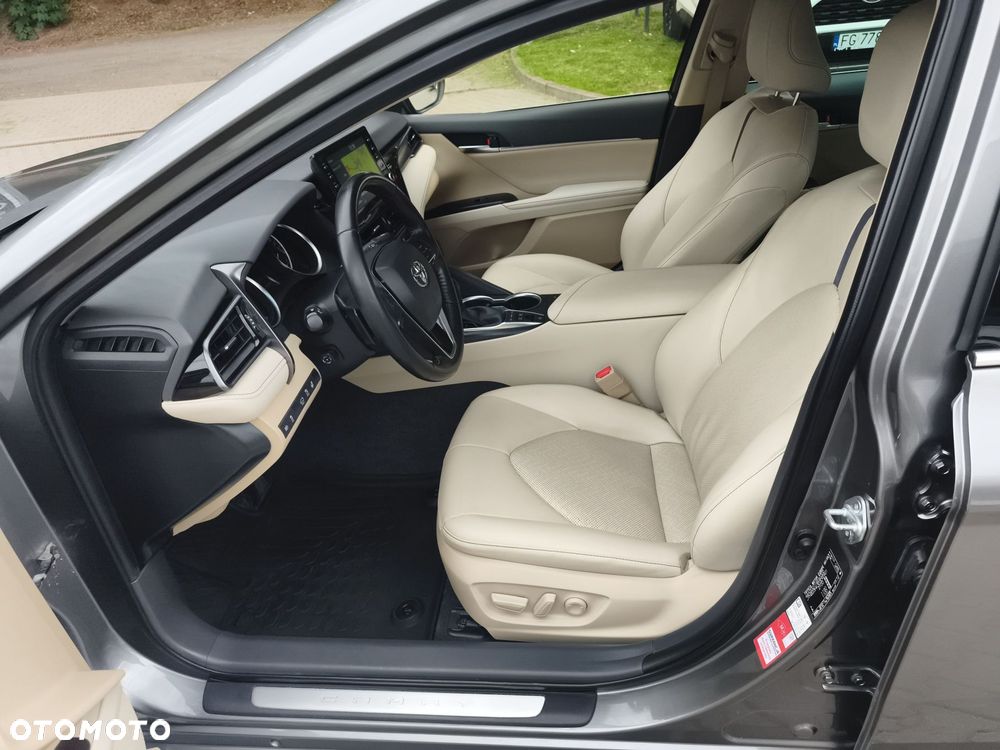 Toyota Camry 2.5 Hybrid Executive CVT - 16