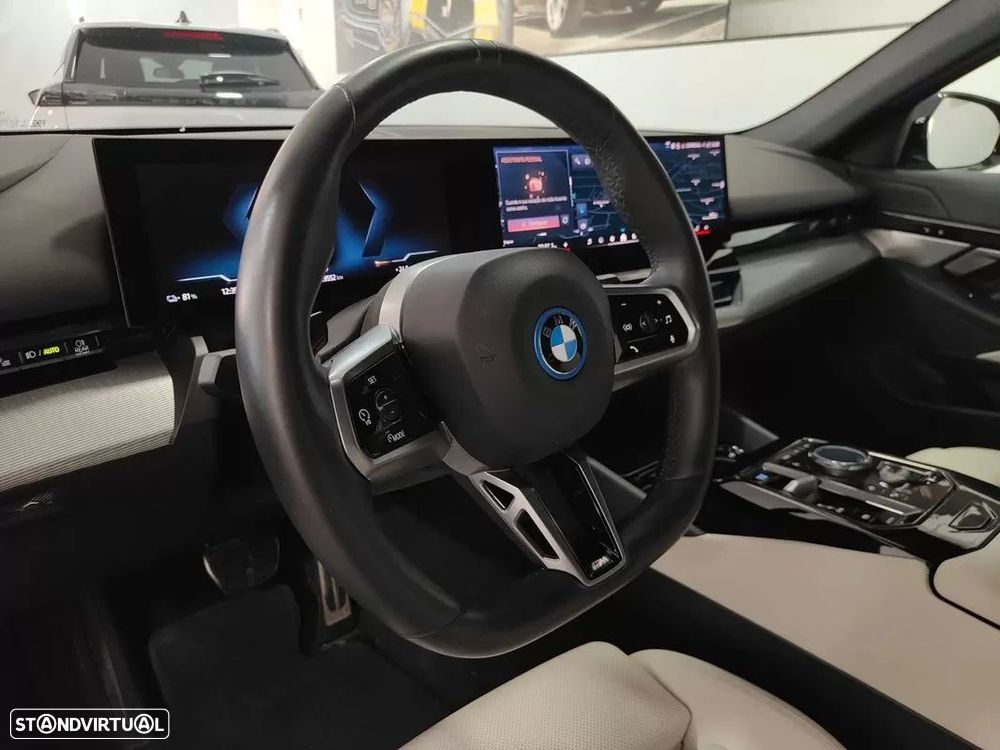 BMW i5 Touring eDrive40 - 50