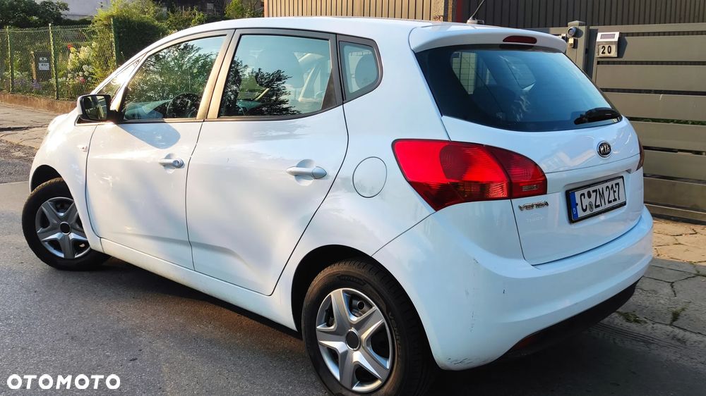 Kia Venga - 22