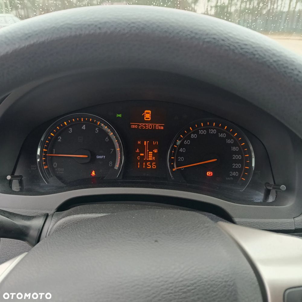 Toyota Avensis 1.6 Active - 10