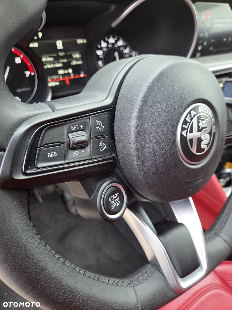 Alfa Romeo Stelvio 2.0 Turbo 16V AT8-Q4 Ti - 2