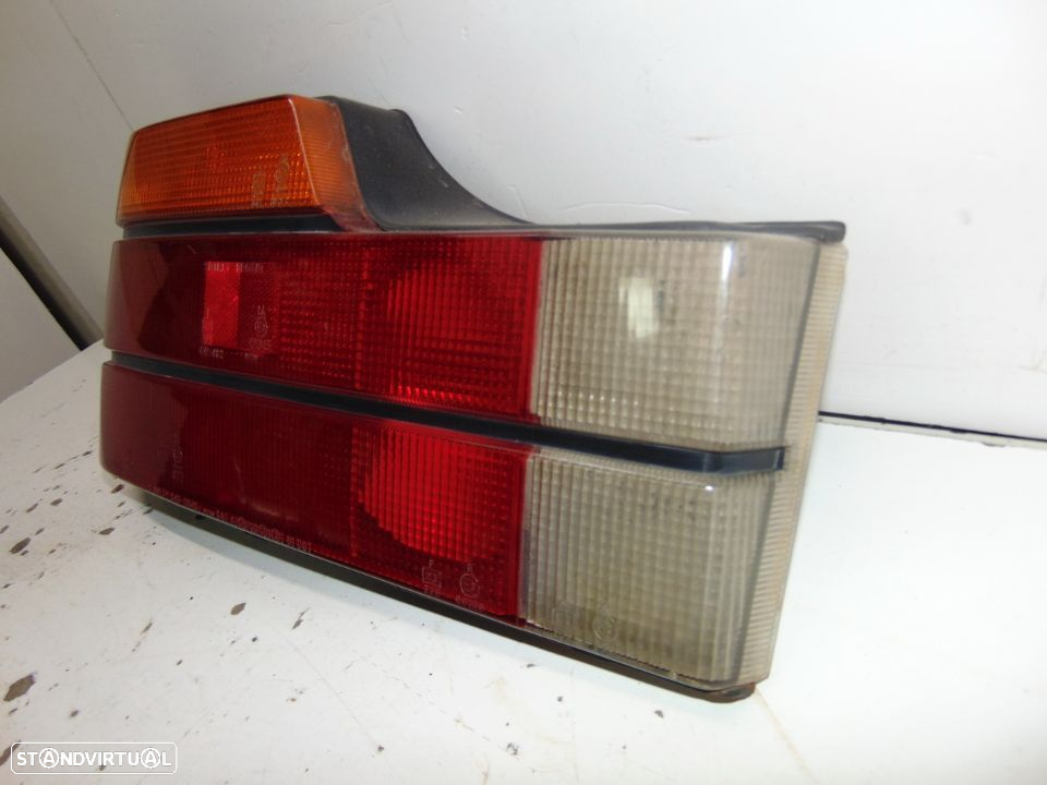 Mazda 626 farolim trás - 3