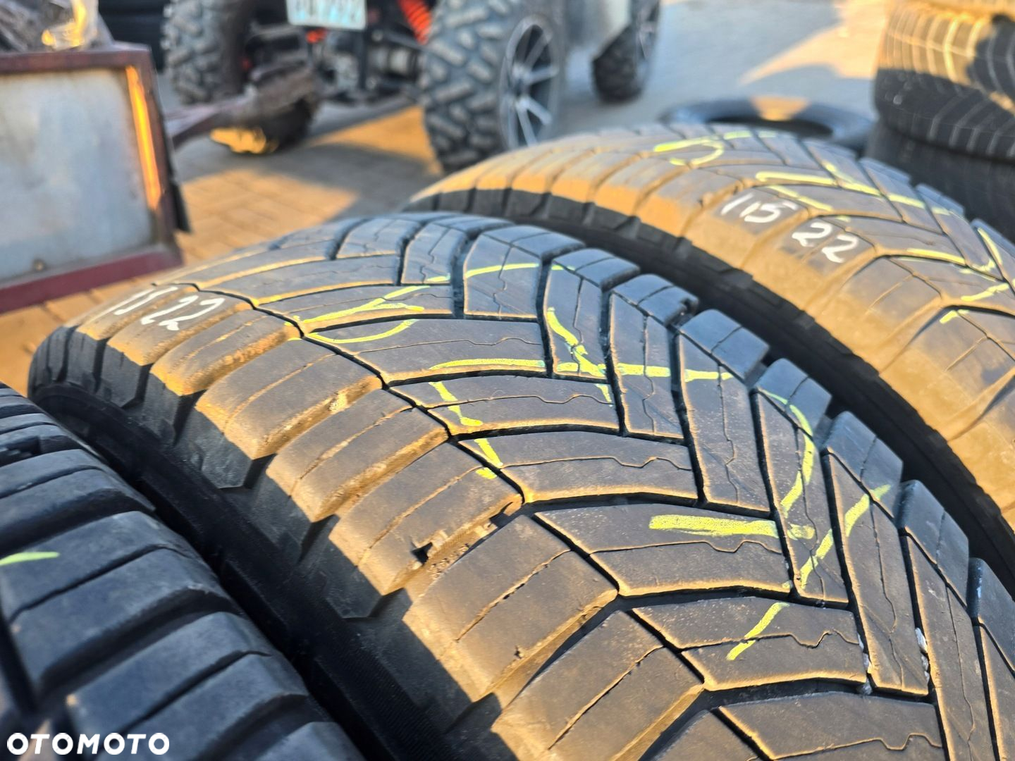 MICHELIN AGILIS CROSSCLIMATE 215/65R16C 109/107T 4X 22R - 4