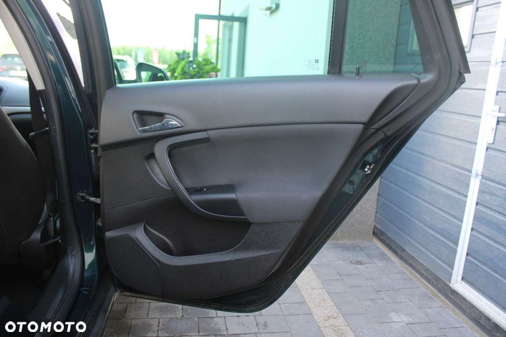 Opel Insignia - 23