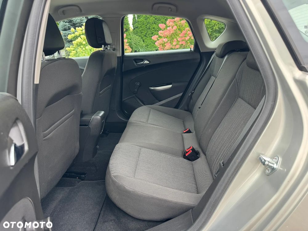 Opel Astra 1.4 Turbo - 29