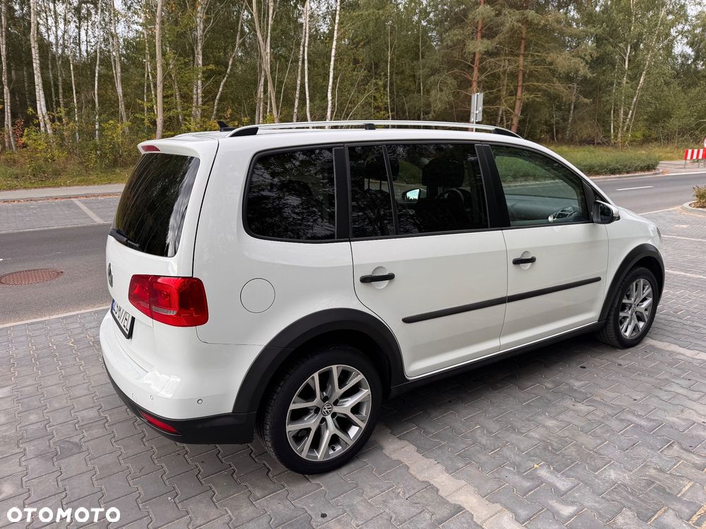 Volkswagen Touran Cross 2015 photo 4