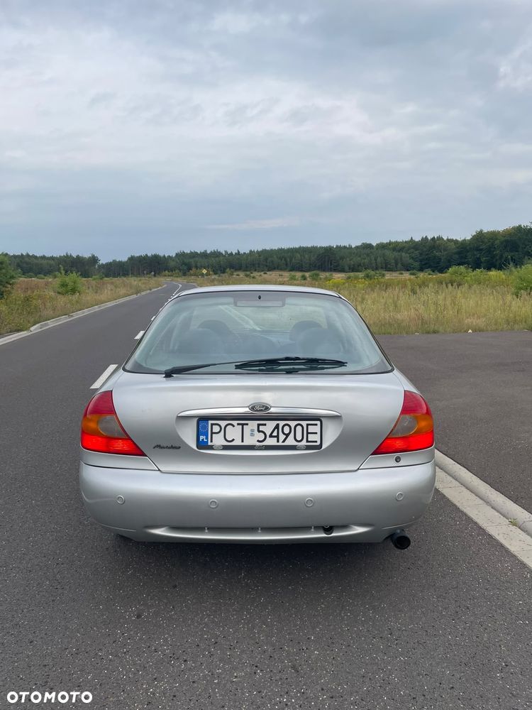 Ford Mondeo 2.5 V6 Ghia - 5