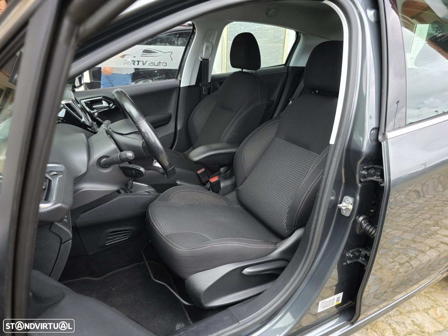 Peugeot 208 1.2 PureTech Allure EAT6 - 6