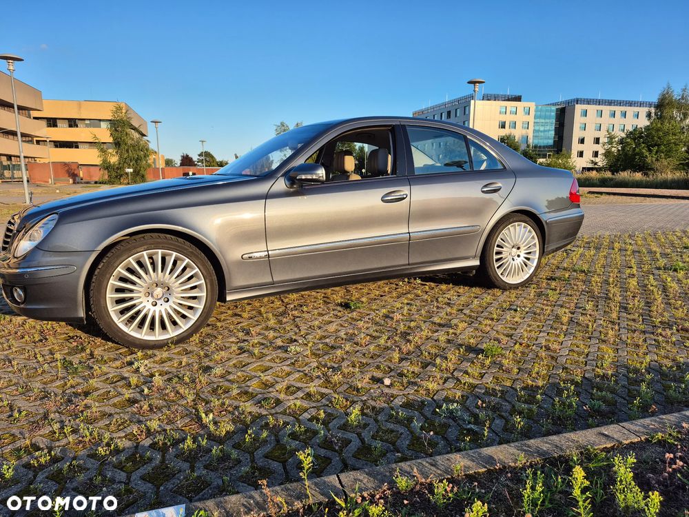 Mercedes-Benz Klasa E 500 4Matic Automatik Elegance - 23