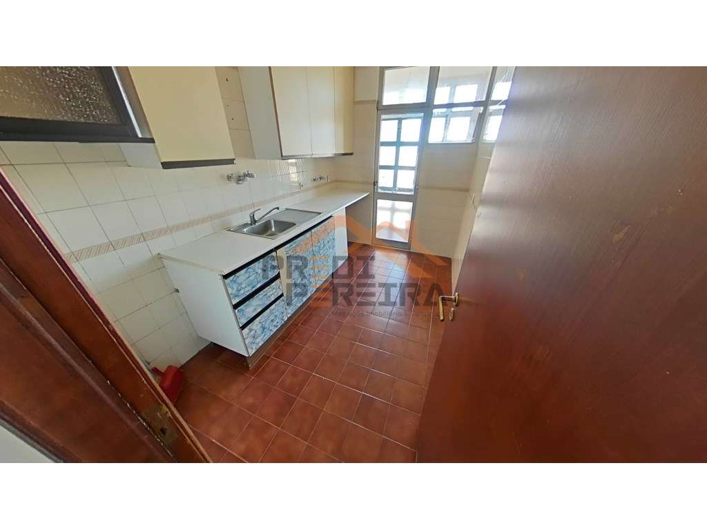 Oportunidade Única - T1 com arrecadação em Santo António dos Cavale... - Grande imagem: 2/25