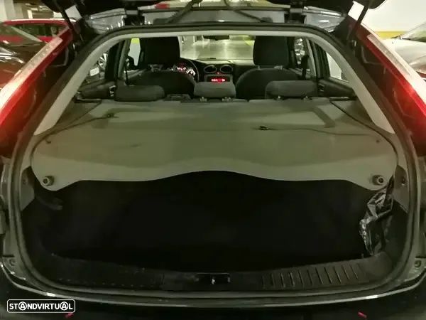 Ford Focus 1.4 16V Trend - 6