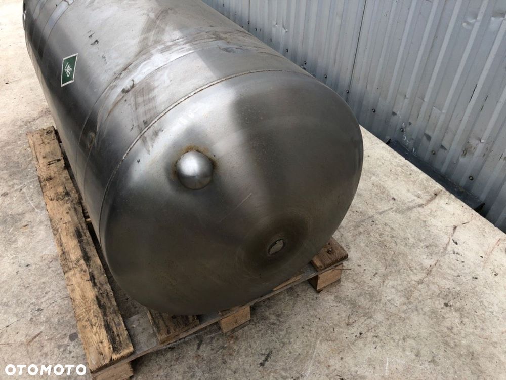 ZBIORNIK PALIWA GAZU LNG  SCANIA L,P,G,R,S - series 2016 - 2022 R410 302 kW [411 KM] 8x4/4 2017 - 8