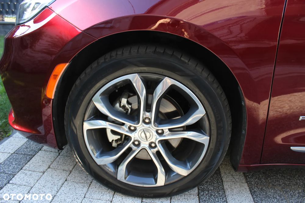 Chrysler Pacifica - 11