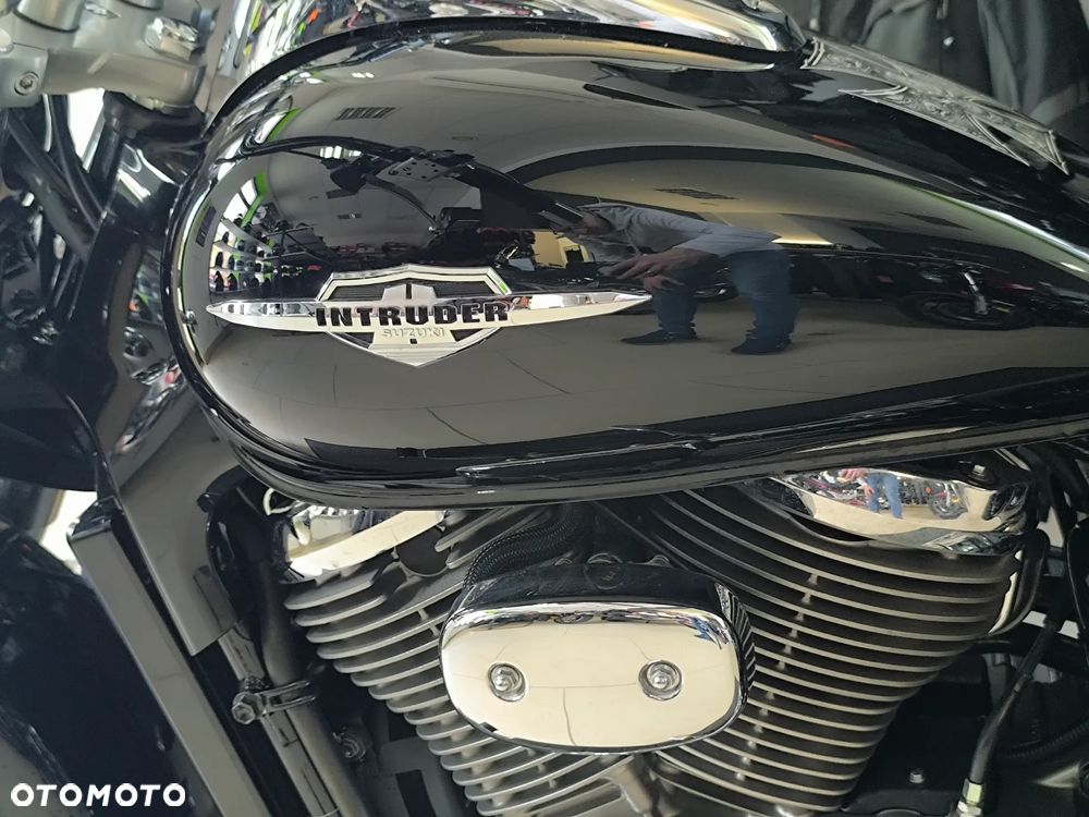 Suzuki Intruder - 33