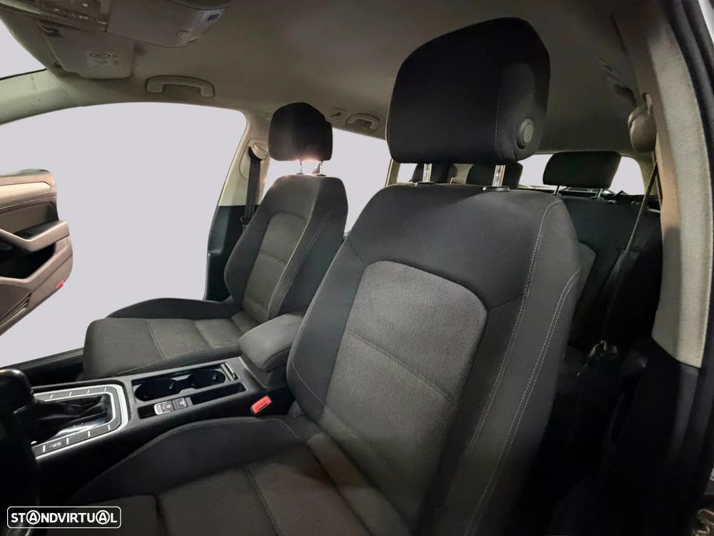 VW Passat 1.6 TDI Business DSG - 29