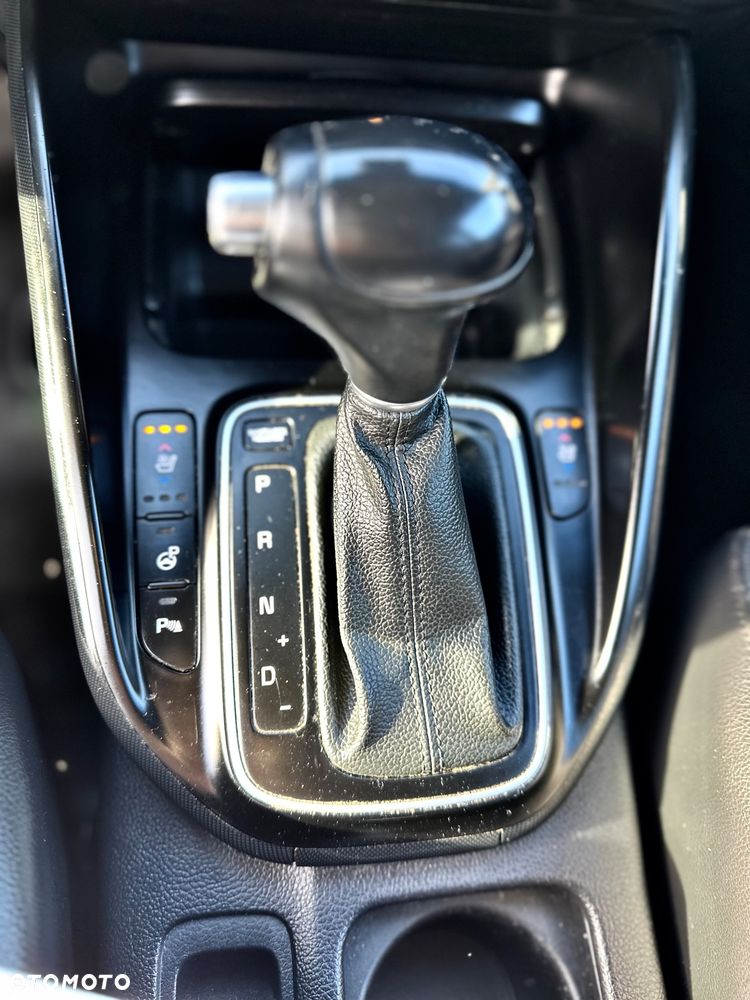 Kia Carens - 33
