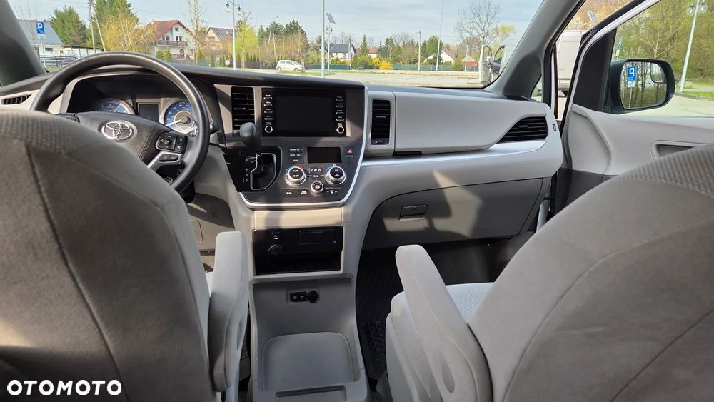 Toyota Sienna - 9