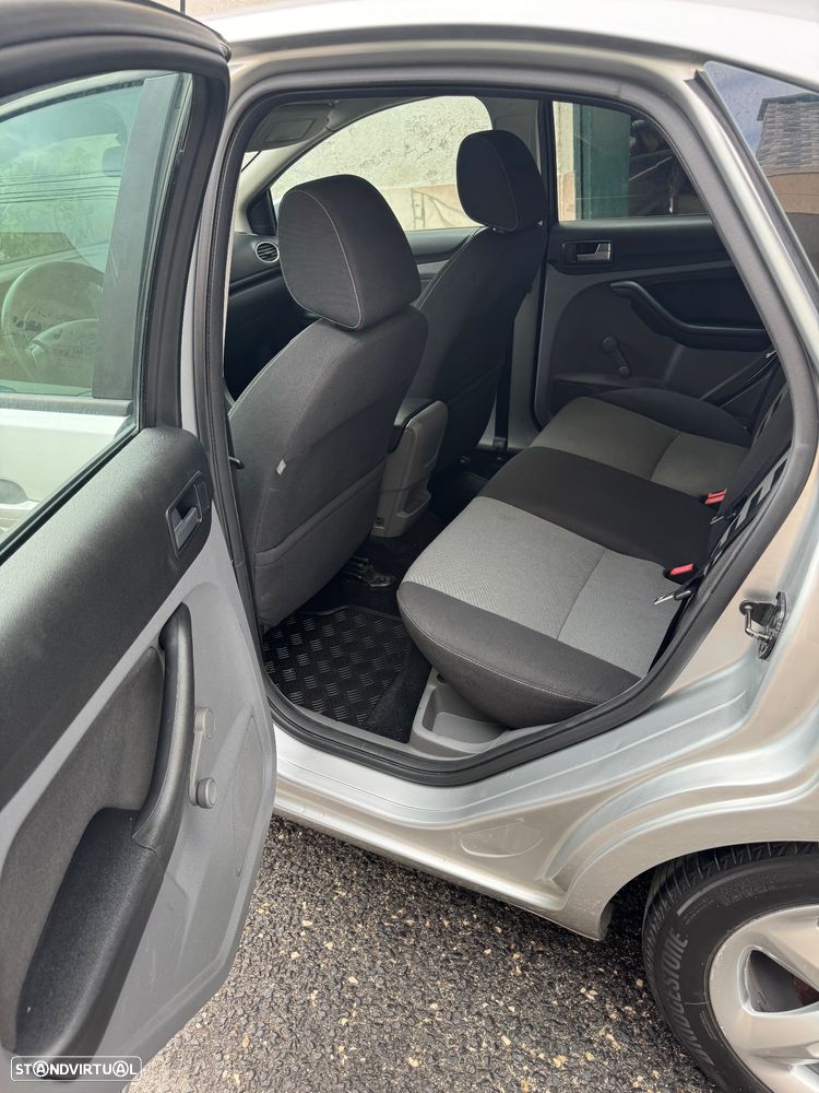 Ford Focus 1.6 TDCi Connection - 18