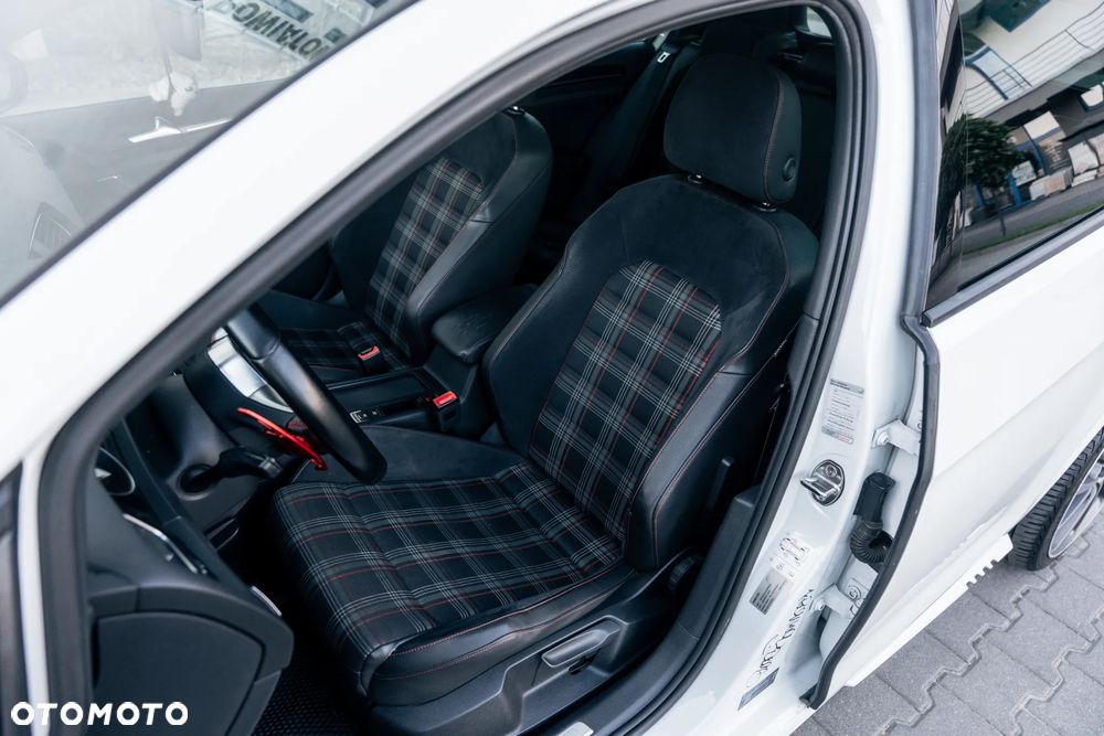 Volkswagen Golf GTI (BlueMotion Technology) DSG Performance - 14