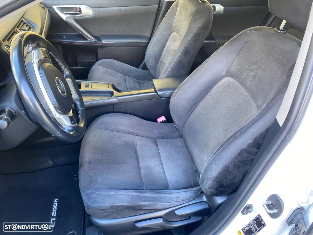 Lexus CT 200h - 13