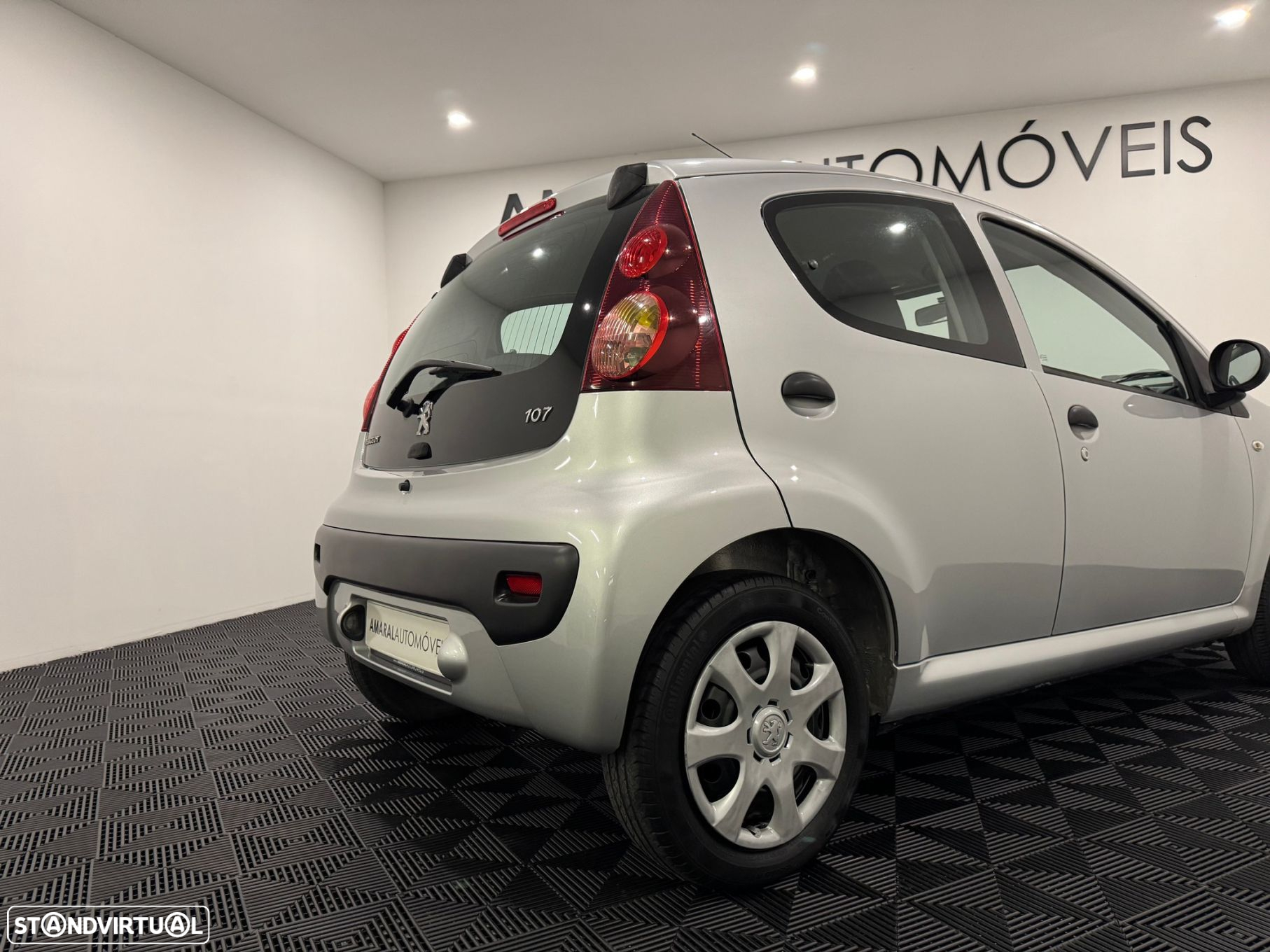 Peugeot 107 1.0 Urban - 24