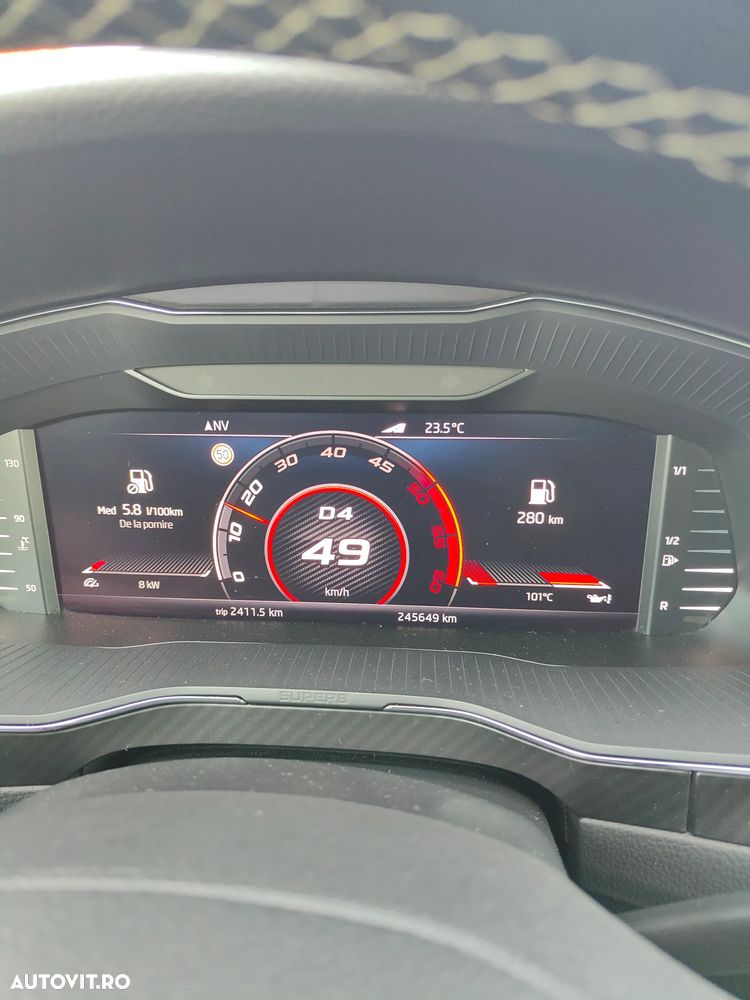 Skoda Superb 2.0 TDI DSG Premium Edition - 28