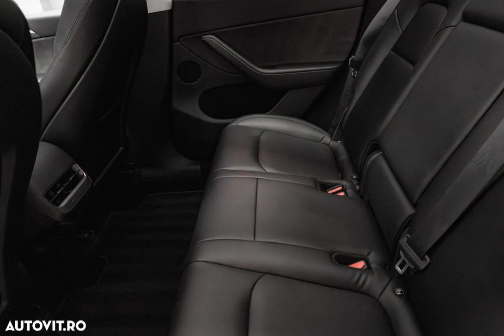 Tesla Model Y Long Range AWD - 31
