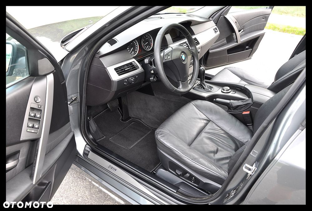 BMW Seria 5 525i - 25