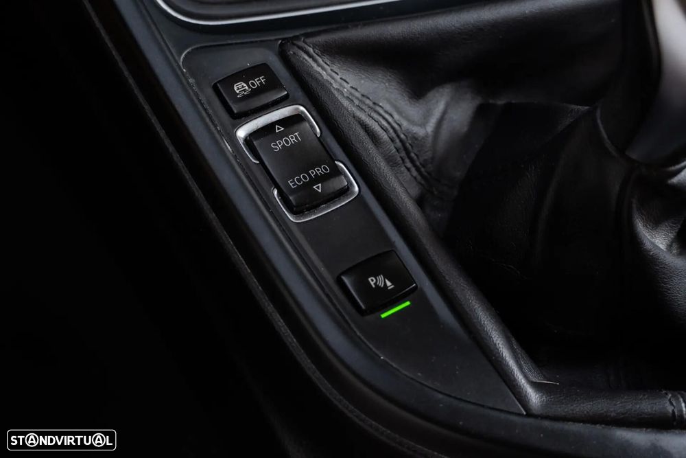 BMW 320 d xDrive Line Luxury - 24