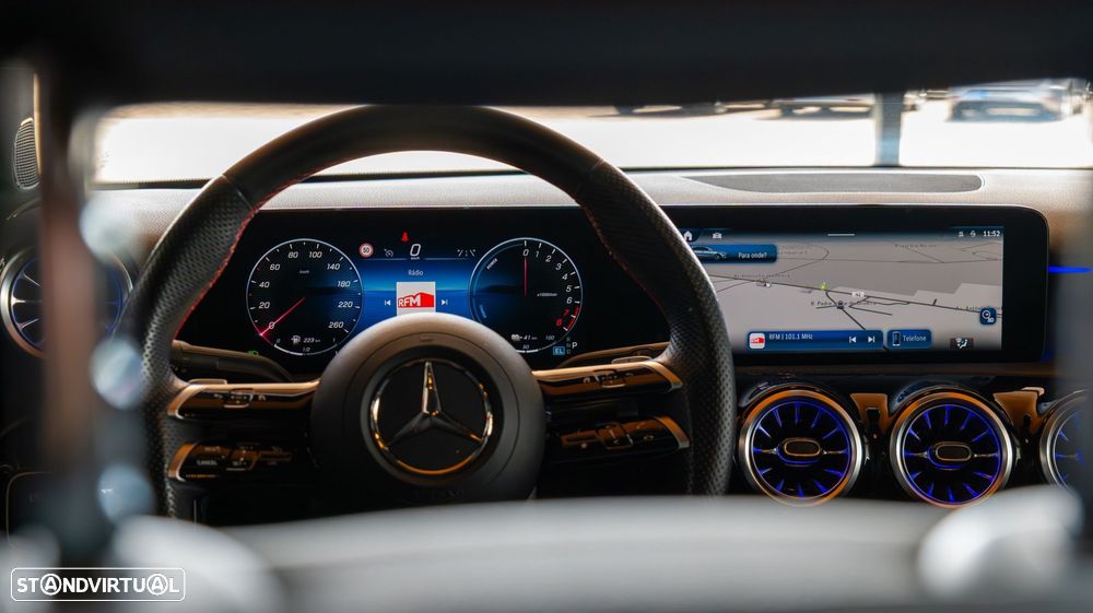 Mercedes-Benz A 250 Limousine e AMG Line - 21