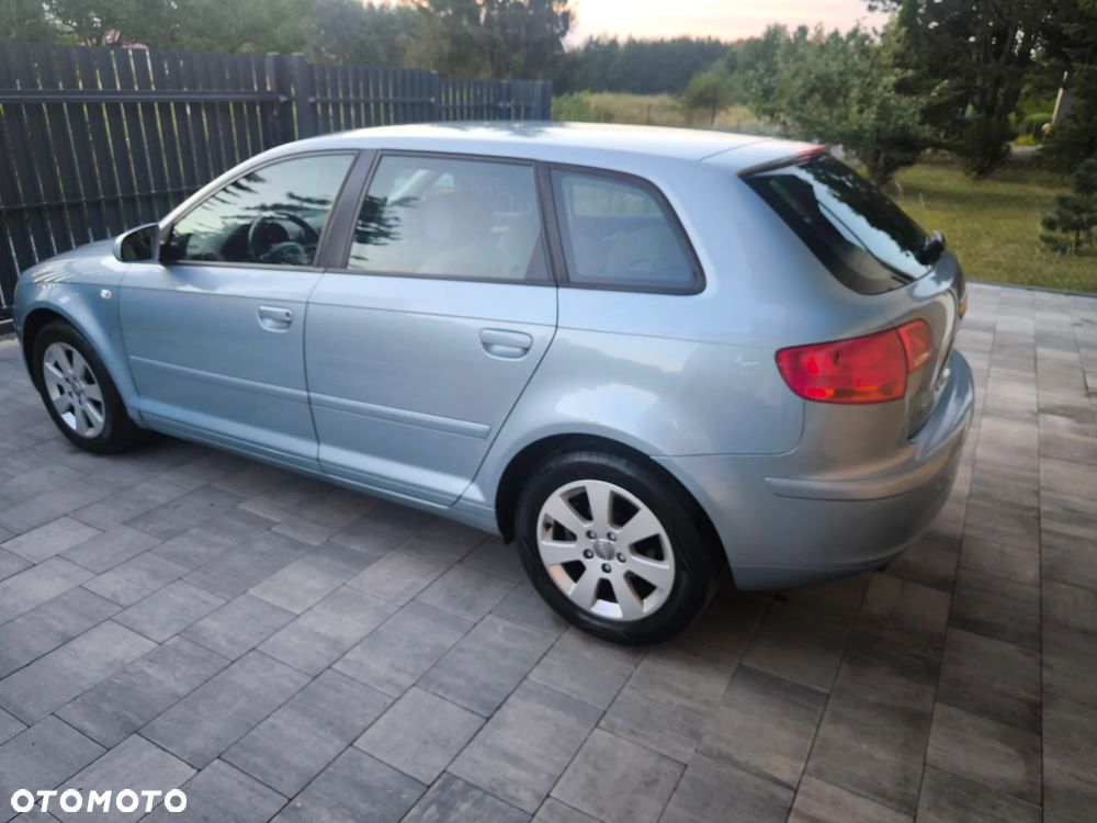 Audi A3 Sportback 1.6 FSI Ambiente - 3