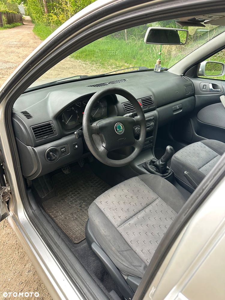 Skoda Octavia 1.6 Tour - 9