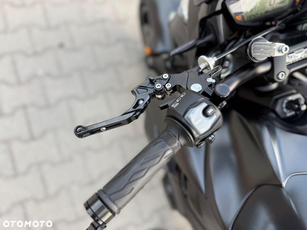 Suzuki GSX - 26