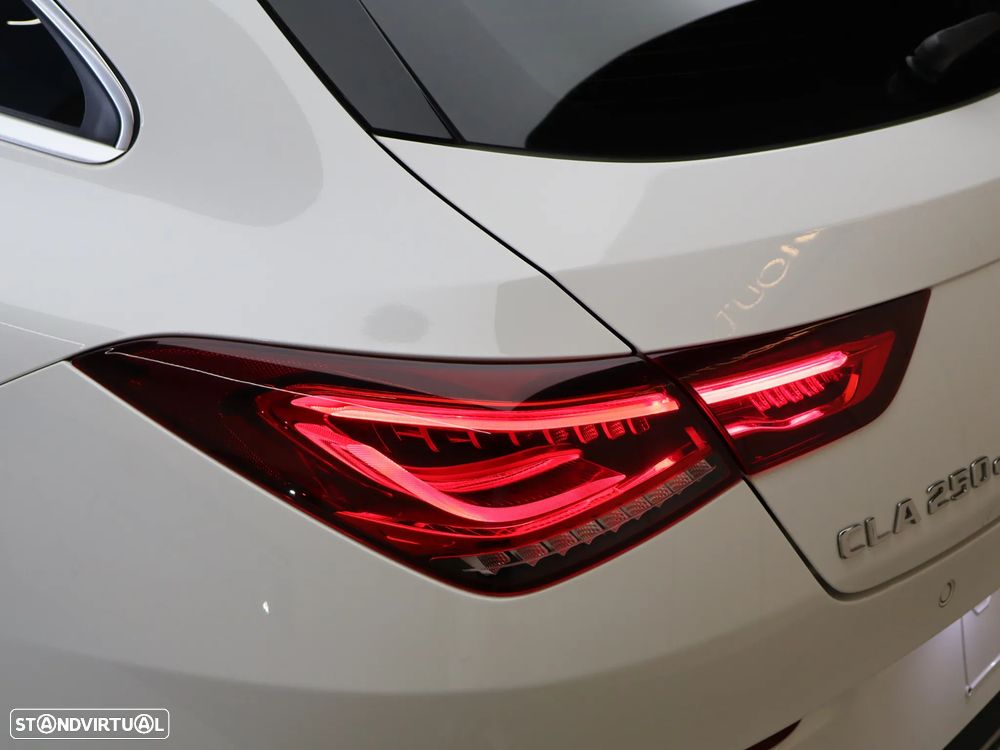 Mercedes-Benz CLA 250 e Shooting Brake Progressive - 12