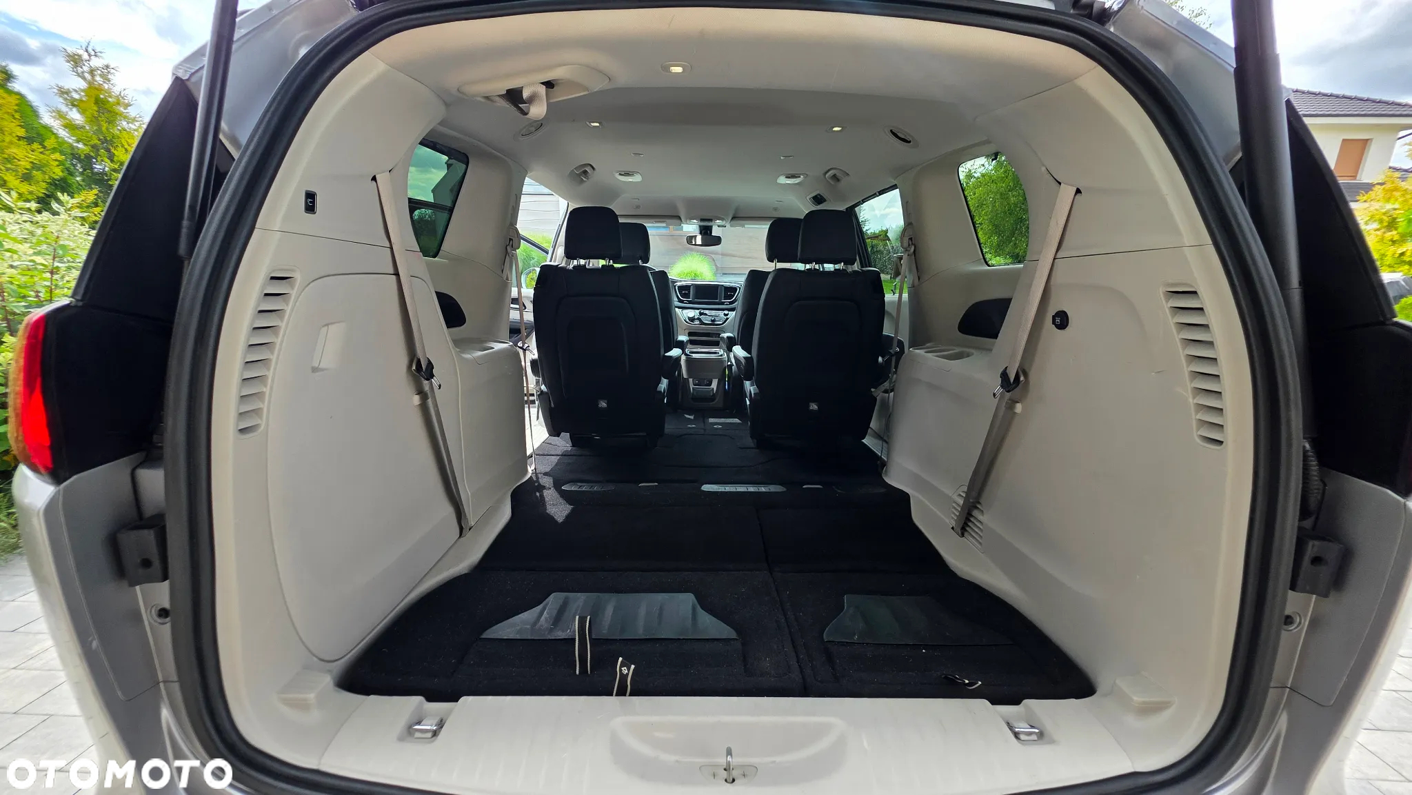 Chrysler Pacifica - 15
