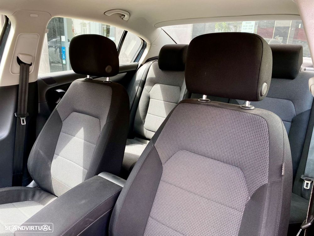 VW Passat 1.6 TDI BlueMotion - 11