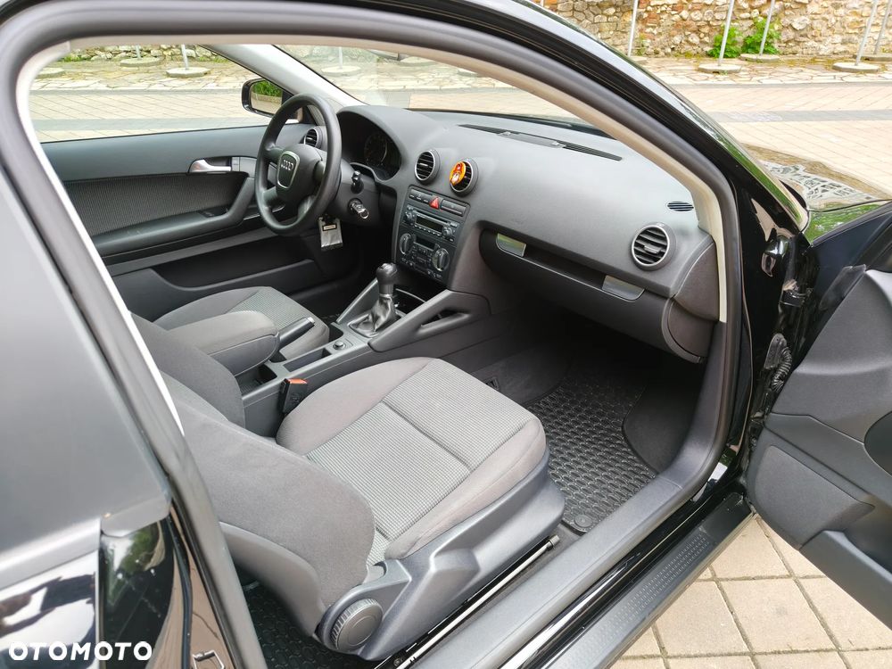 Audi A3 3-drzwiowe 1.6 FSI Ambiente - 17
