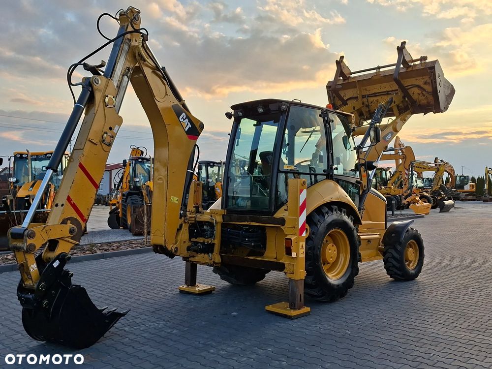 Caterpillar CAT 432E Premier - 6