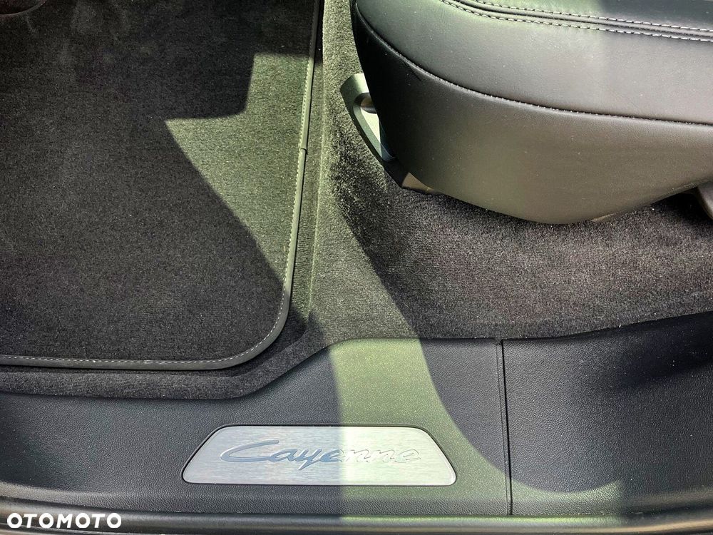 Porsche Cayenne - 24
