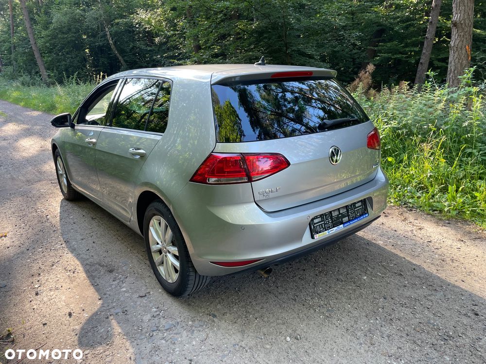 Volkswagen Golf - 6
