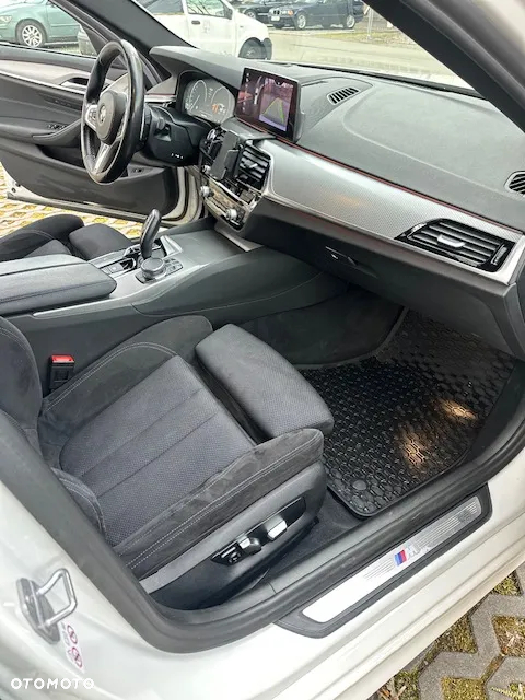 BMW Seria 5 520d M Sport - 9